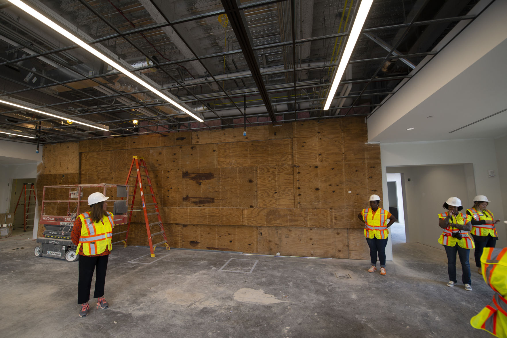 Large wall, UT Student Union Tour - August 7, 2018